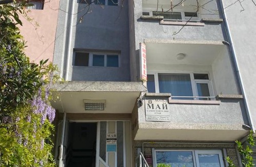 Petrich House | Family Hotel "May"