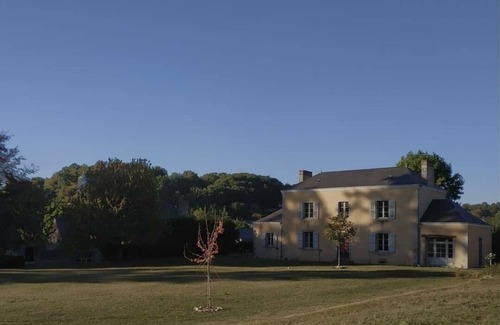 Chailland House | Family house 10 pers/Swimming pool/Services +/All inclusive.