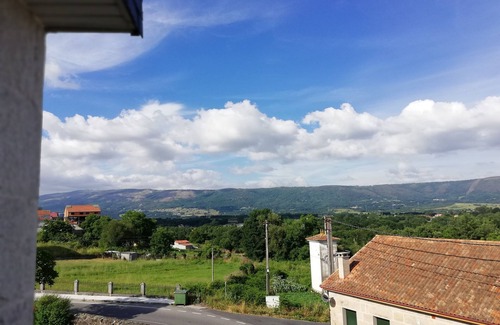 Maceda Condo | Family house, and jacuzi Parking, spectacular views of the Sierra