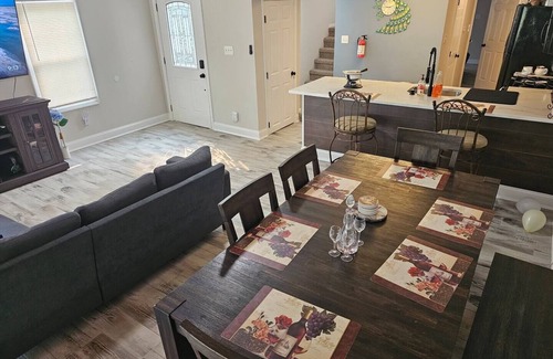 Port Elizabeth House | Family House closet to Motor sport, firepit, B.B.Q. and pet friendly.