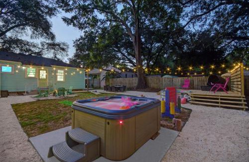 Bellview House | family house cowboy pool HOT TUB Yard Games