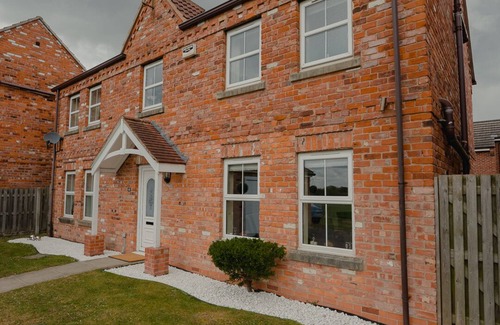 Epworth House | Family-House-Ensuite-Countryside view