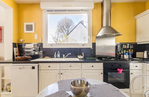 Le Val-Saint-Pere Cottage | Family house in Avranches with garden and parking