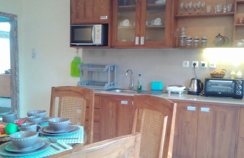 Labuan Bajo House | Family House in Peaceful Area of City