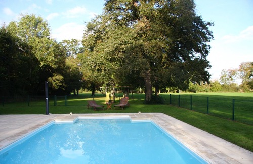 Vallenay Cottage | Family house in the park with exclusive pool