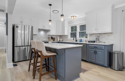 Rocky Mount House | Family House! Modern Cottage