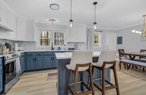 Rocky Mount House | Family House! Modern Cottage