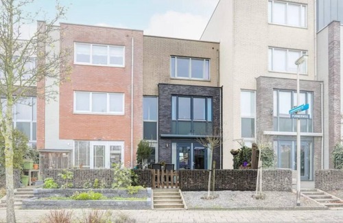 Municipality of Purmerend House | Family house near Amsterdam with private parking spot