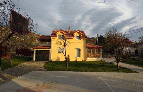 Titov Veles House | Family House Near Motorway 6 Guests 3 Bedrooms