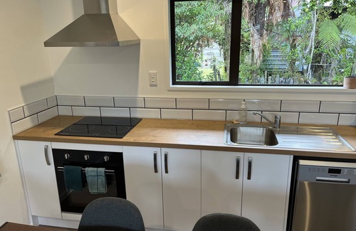 Franz Josef Glacier House | Family House in the centre of Franz Township