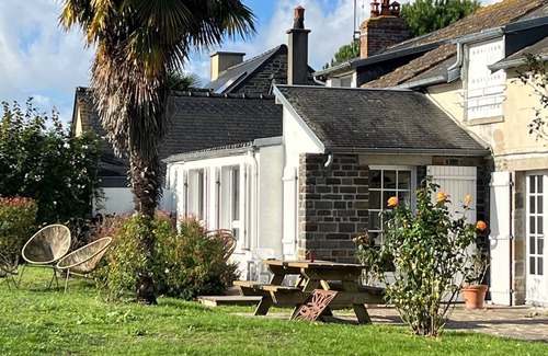 Vains House | Family house on large lot, direct access to Mont St Michel bay.