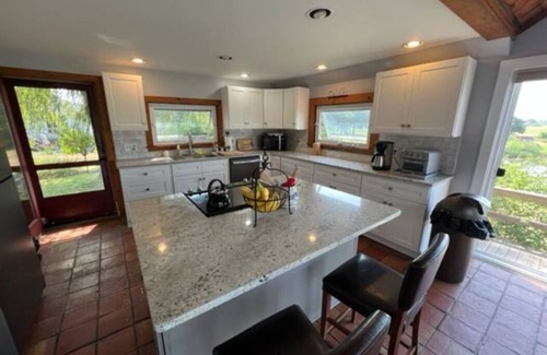 Charlestown House | Family house on Ninigret Pond in Arnolda East