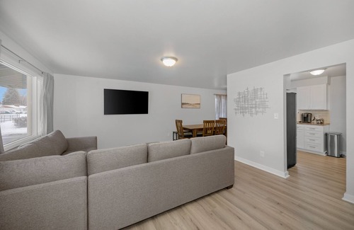 Spokane Valley House | Family House - Two Living Rooms - PING PONG!