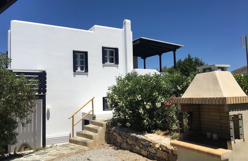 Naxos House | Family house with 2 b/r , private garden, next to beach