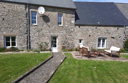 Eculleville Cottage | Family house with enclosed garden, WiFi, parking, close to beaches