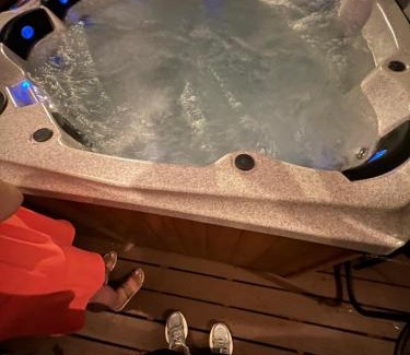 Charlotte House | Family House with Jacuzzi