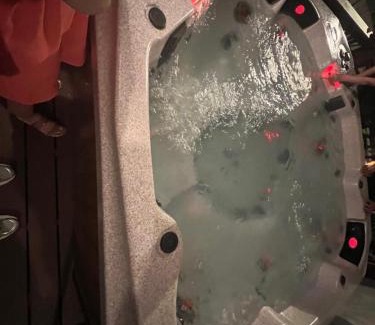 Charlotte House | Family House with Jacuzzi