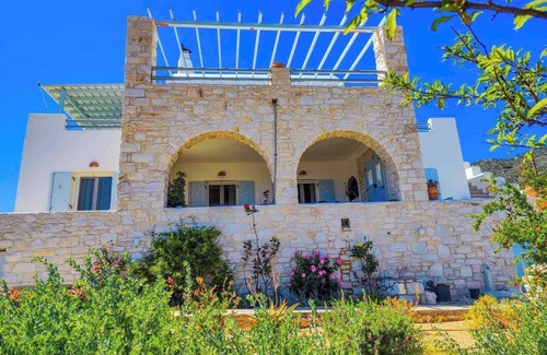 Paros House | Family house with spectacular sea view 10 min from the beach