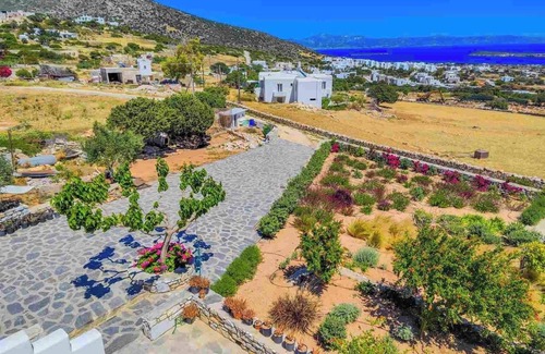 Paros House | Family house with spectacular sea view 10 min from the beach