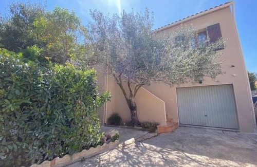 Poussan House | Family house with swimming pool "Villa Aldo" Meublé de tourisme* (furnished holiday accommodation)