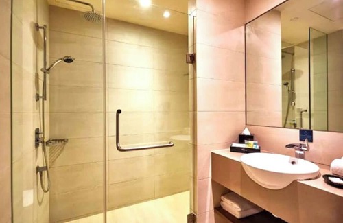 Pasir Ris Hotel | Family Jungle room @Attractions Packed Beach Resort