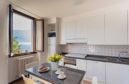 Azzano Apartment | Family Lake Apartment