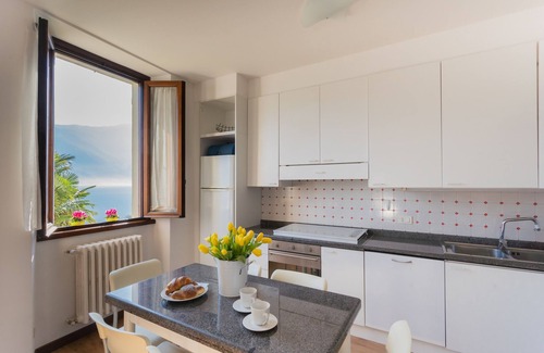Azzano Apartment | Family Lake Apartment