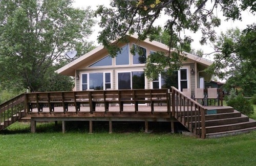 Farwell House | Family lake house on Mill Lake peninsula, Alexandria, Minnesota.