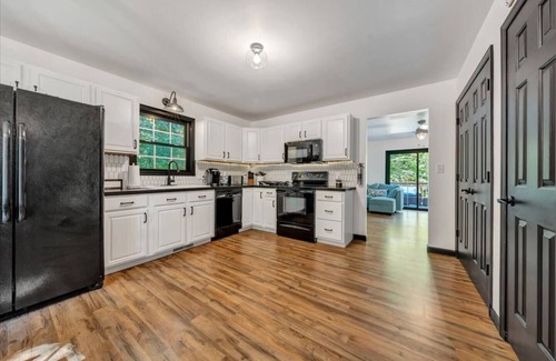 Westlake Corner House | Family Lakefront Oasis - Dock, Cabana, Game Room