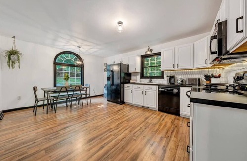 Westlake Corner House | Family Lakefront Oasis - Dock, Cabana, Game Room