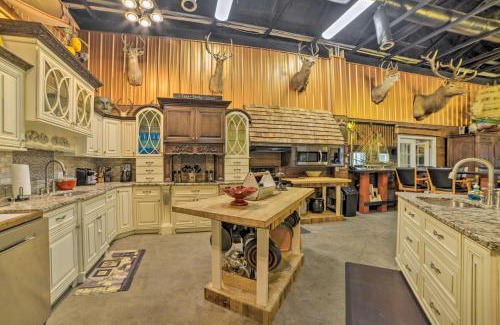Dover House | Family Leatherwood Resort Cabin with Fire Pit!