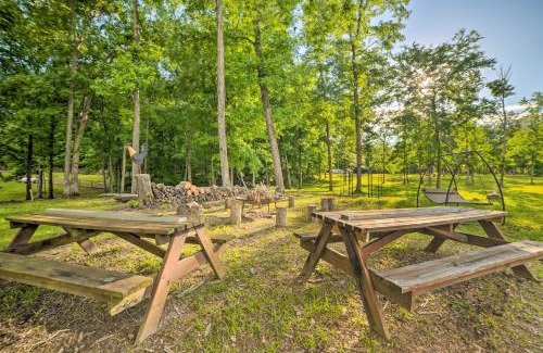 Dover House | Family Leatherwood Resort Cabin with Fire Pit!
