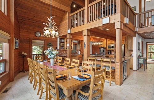 Truckee House | Family Lodge: 9 Min to Donner Lake w/EV Charger, Games, Large Decks & Bunk Room