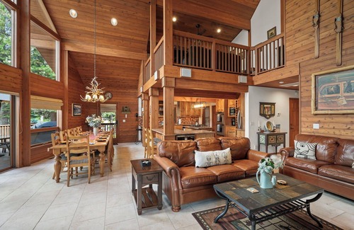 Truckee House | Family Lodge: 9 Min to Donner Lake w/EV Charger, Games, Large Decks & Bunk Room