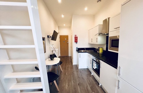 Barbican Apartment | Family Loft Studio Apartment with private En-Suite shower room