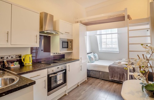 Barbican Apartment | Family Loft Studio Apartment with private En-Suite shower room