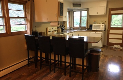 New Castle House | Family/Lrg Groups/King Bed/420/Hike/Bike/Ski/Raft/Firepit/Mountain Views