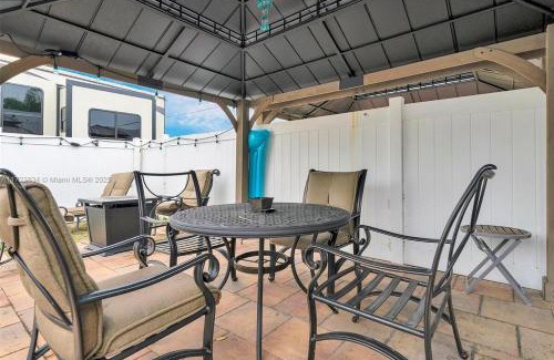 Lantana Apartment | Family Luxury Rentals - 1111