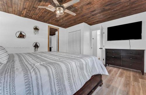 Lantana Apartment | Family Luxury Rentals - 1111