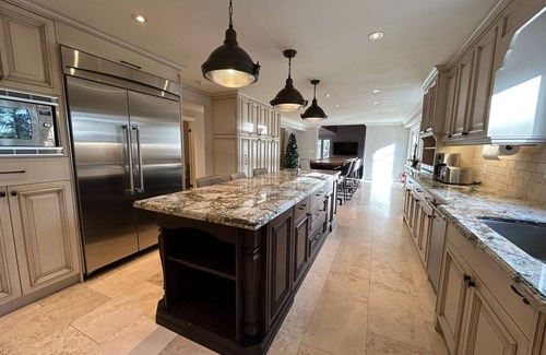 King House | Family Luxury Retreat w/Hot Tub