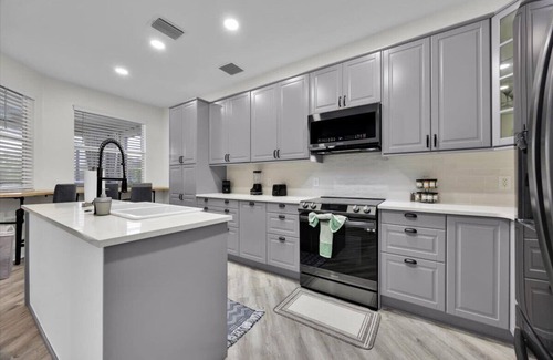 Calabay Parc House | Family Luxury Sunset Oasis