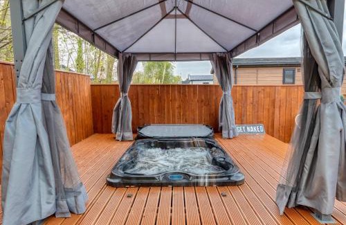 Wilberfoss Apartment | Family Luxury York Cabin Retreat with hot tub