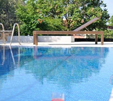 Agii Apostoli Villa | Family Maisonette by the Beach with Pool