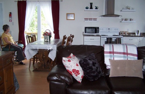 Morrisburg House | FAMILY, MATURE ADULTS AND PET FRIENDLY.FUN FOR ALL!