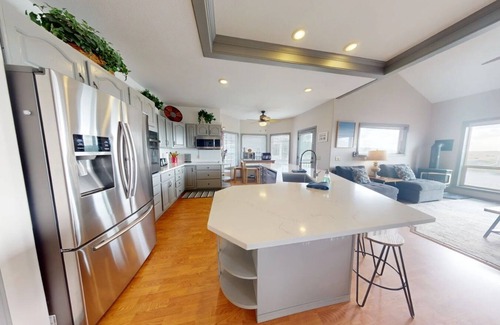 Klipsan Beach House | Family Memories! BeachFront 3min Walk+HotTub-GameRm + FREE NIGHTS