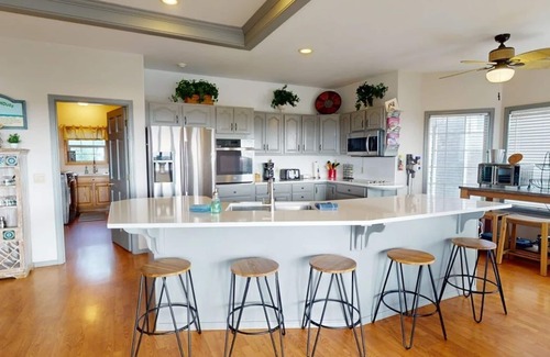 Klipsan Beach House | Family Memories! BeachFront 3min Walk+HotTub-GameRm + FREE NIGHTS