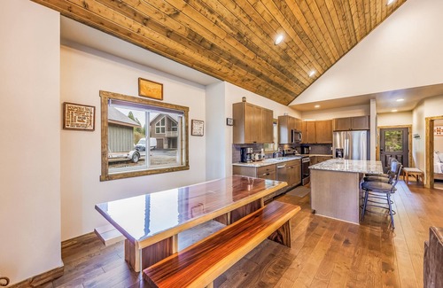 Ronald House | Family Memories!KidFrndly+HotTub GameRm-POOL ACCESS+FREE Nights