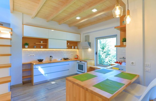 Ano Korakiana Apartment | Family Modern House, Wi-Fi, BBQ, Quiet, sleeps 6