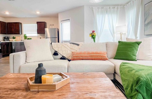 Southside House | Family Modern Oasis Lackland BMT Family Home 3 Bed 2 Bath