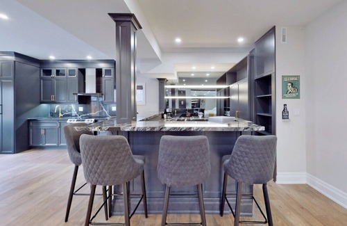 Innisfil House | Family Modern walkout Basement w/Sauna Indoor Fireplace Wifi